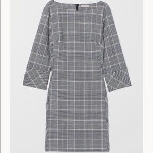 H&M Black/White Checked Dress w 3/4 length sleeves